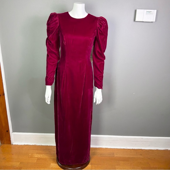 Vintage Red Velvet Dress size 8 bow wiggle Long Christmas Present Union 50s 60s